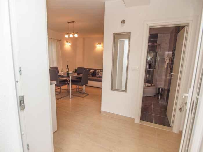 Apartments Karlo Макарска Экстерьер фото