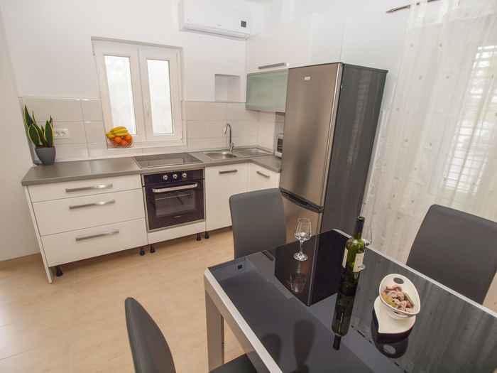Apartments Karlo Макарска Экстерьер фото